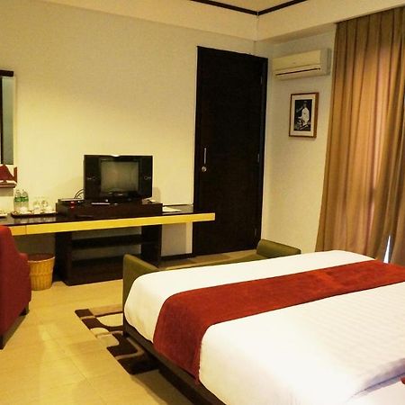 Rumah Nenek Hotel And Restaurant 파당 외부 사진