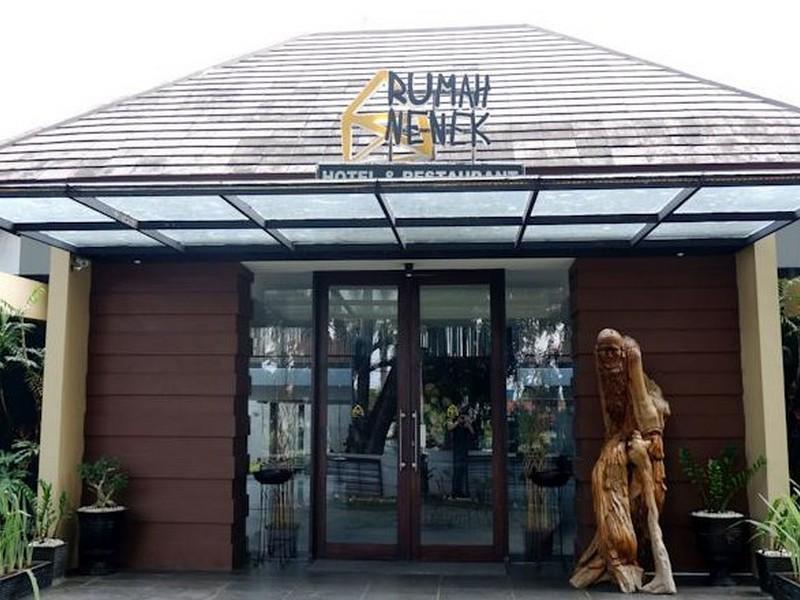 Rumah Nenek Hotel And Restaurant 파당 외부 사진