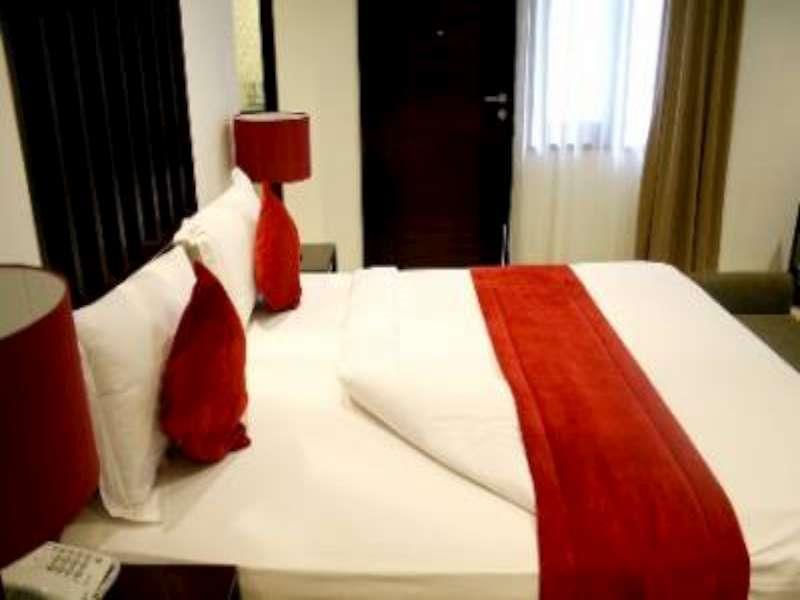 Rumah Nenek Hotel And Restaurant 파당 외부 사진