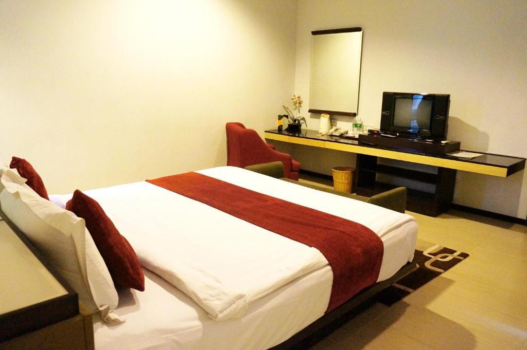 Rumah Nenek Hotel And Restaurant 파당 객실 사진