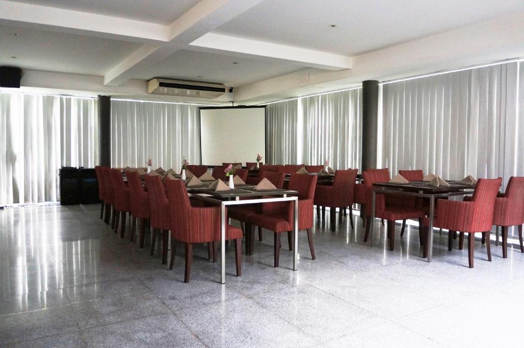 Rumah Nenek Hotel And Restaurant 파당 외부 사진