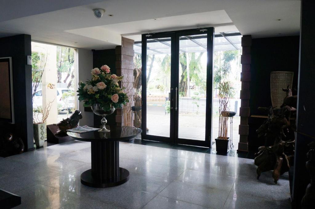 Rumah Nenek Hotel And Restaurant 파당 외부 사진