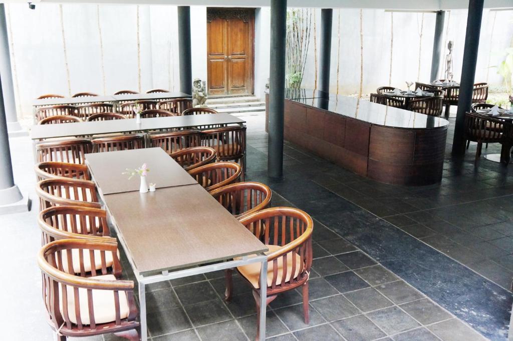 Rumah Nenek Hotel And Restaurant 파당 외부 사진