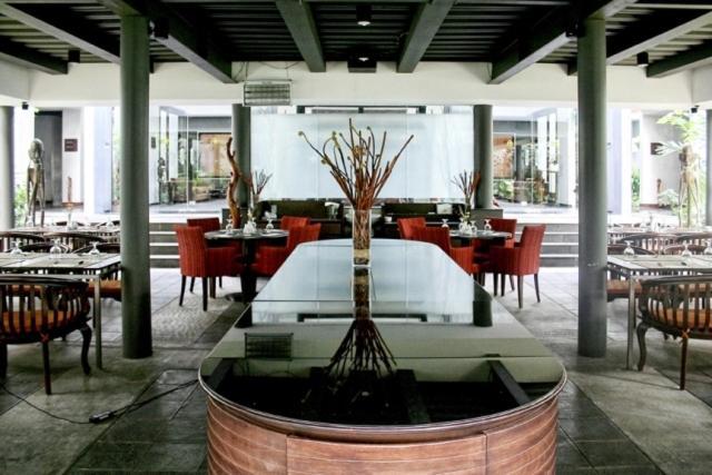 Rumah Nenek Hotel And Restaurant 파당 외부 사진